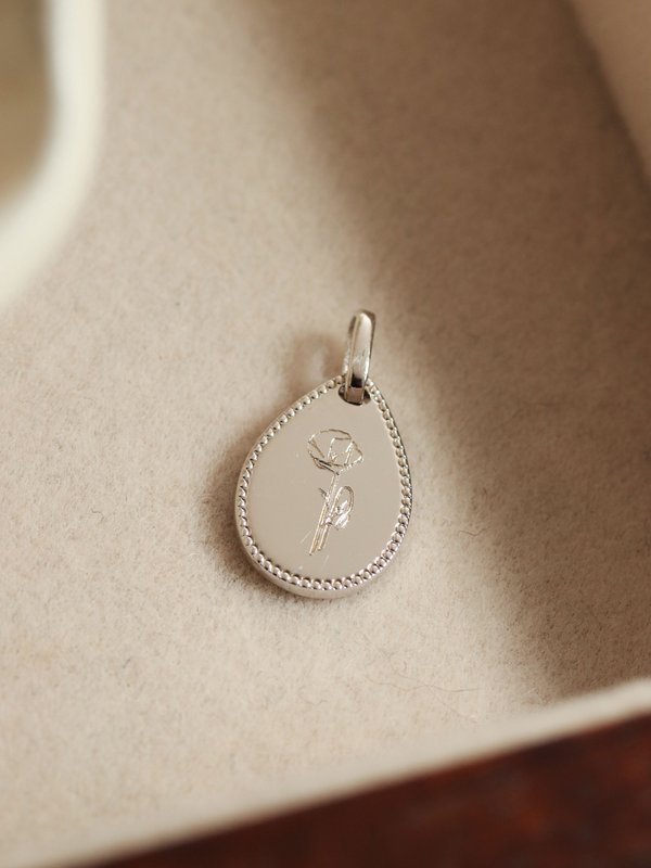 Lily Pendant in Silver - Birth Flower