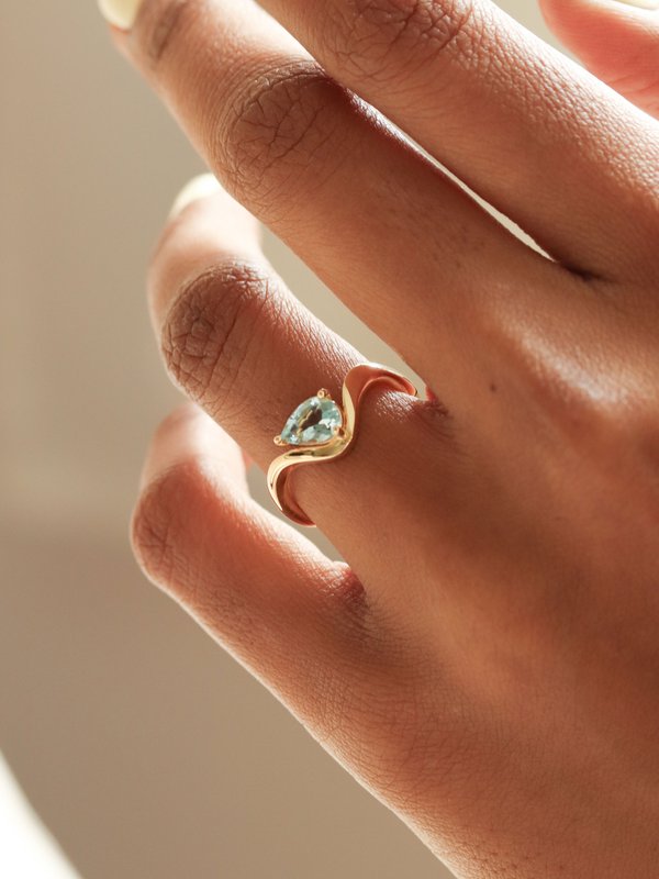 One-of-a-kind Cadence Ring - Aquamarine in 18k Solid Gold 01
