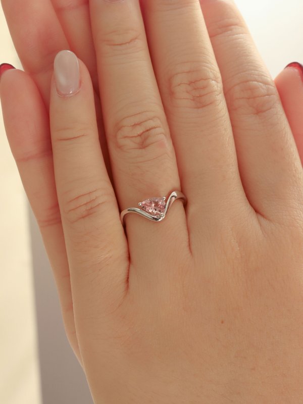 One-of-a-kind Cadence Ring - Morganite in 18k Solid White Gold 01