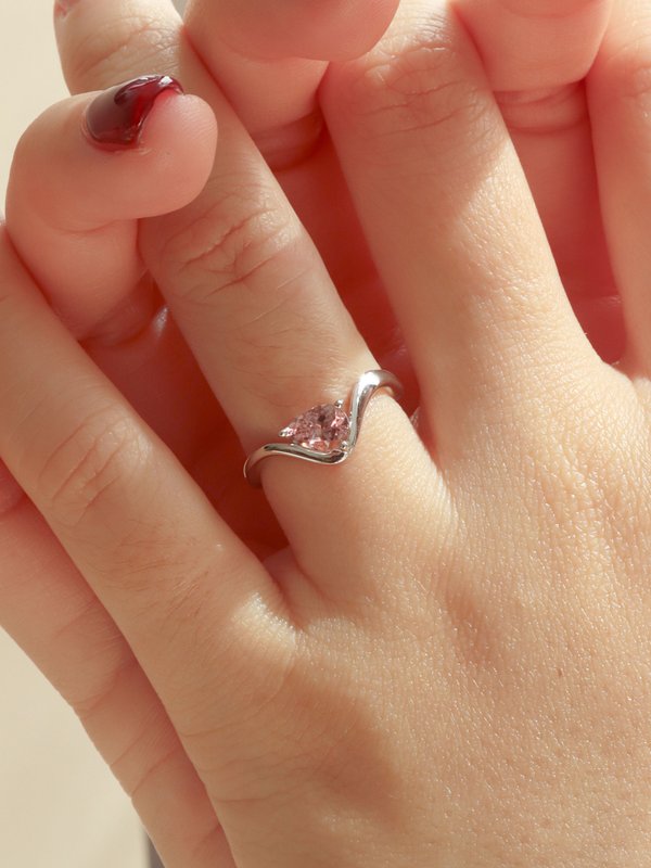 One-of-a-kind Cadence Ring - Morganite in 18k Solid White Gold 01