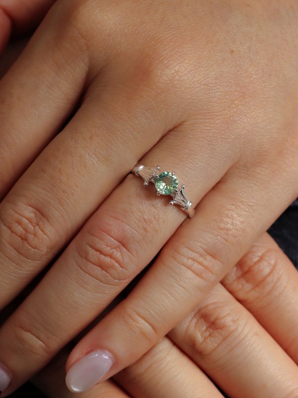 One-of-a-kind The Cathedral Ring - Round Parti Green Sapphire in 18k Solid White Gold 02
