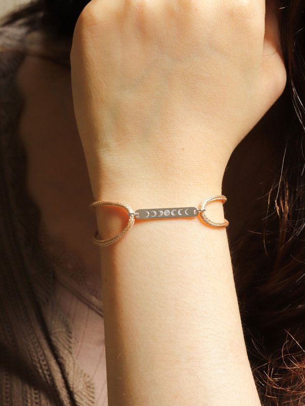 Bond Cord Bracelet in Silver - Icon Illustration