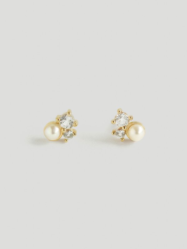 Numi Ear Studs - Freshwater Pearl in Champagne Gold