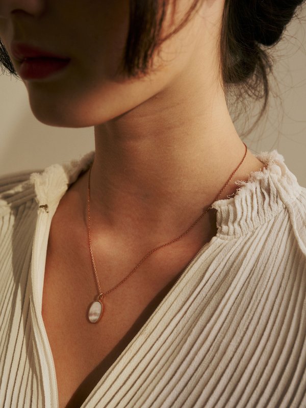 Naya Necklace - Mother of Pearl in Rose Gold