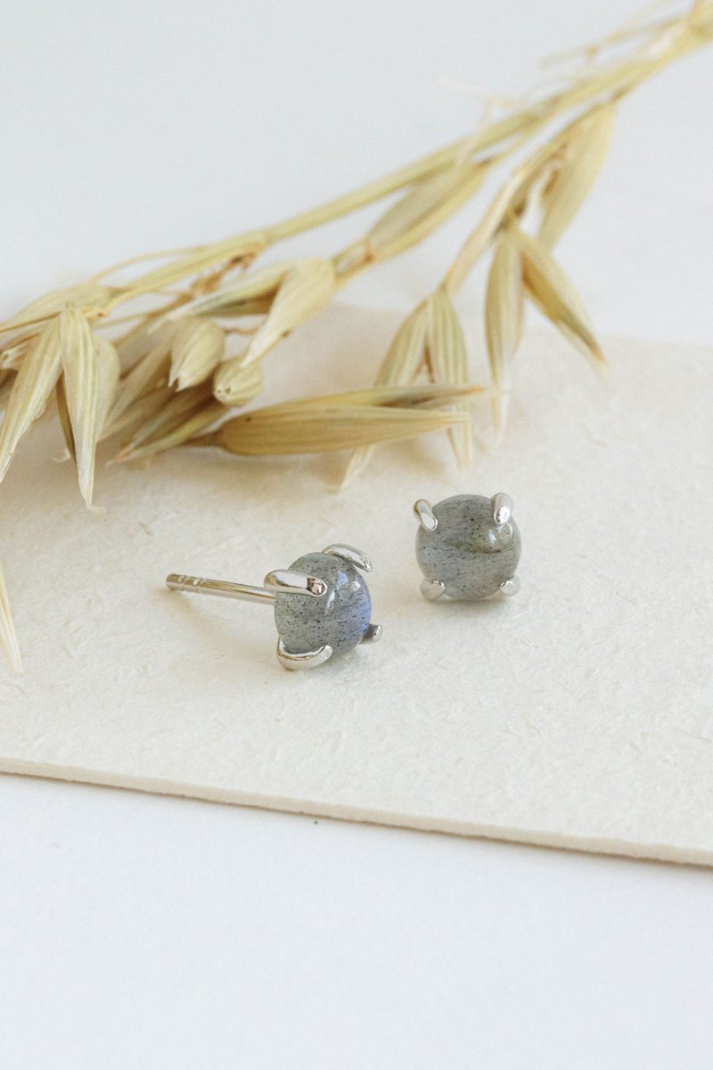 Basic Silver Ear Studs with Labradorite