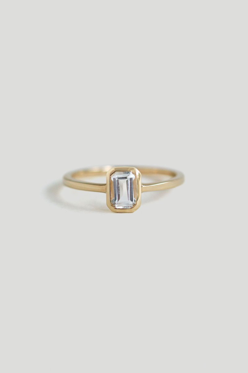 1940 Gold Ring with White Topaz