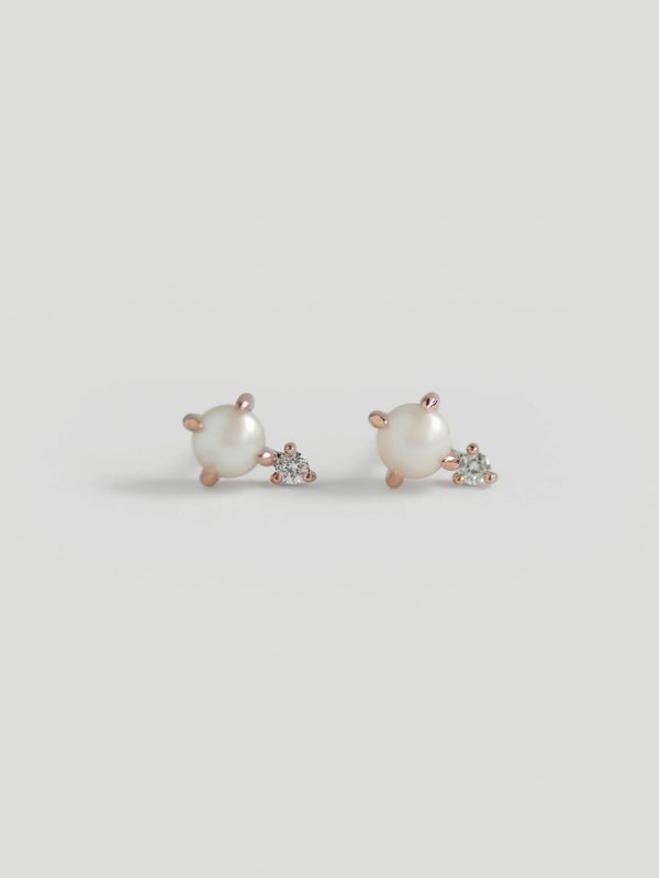 Ostrea Ear Studs - White Round Pearl & Diamond in 14k Rose Gold