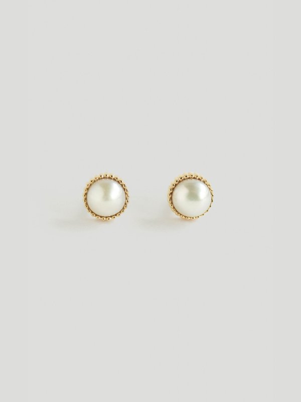 Nyssa Ear Studs - Freshwater Pearl in Champagne Gold