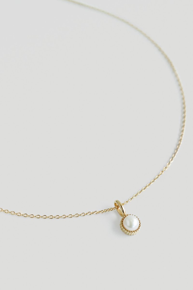 Nyssa Gold Necklace with Freshwater Pearl
