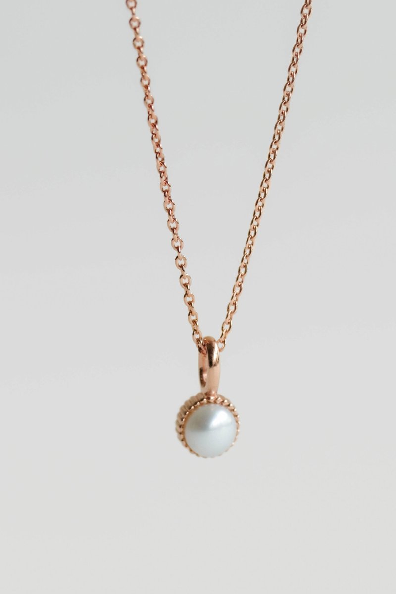 Nyssa Rose Gold Necklace with Freshwater Pearl