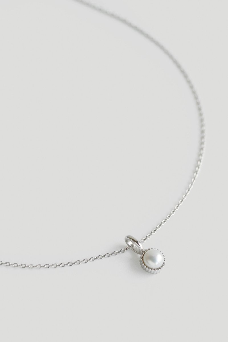 Nyssa Silver Necklace with Freshwater Pearl