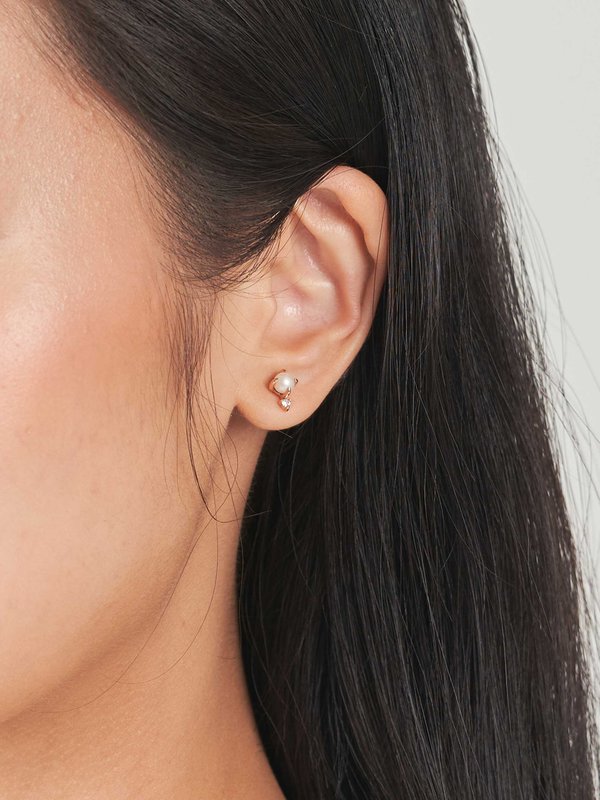 Ostrea Ear Studs - White Round Pearl & Diamond in 14k Rose Gold