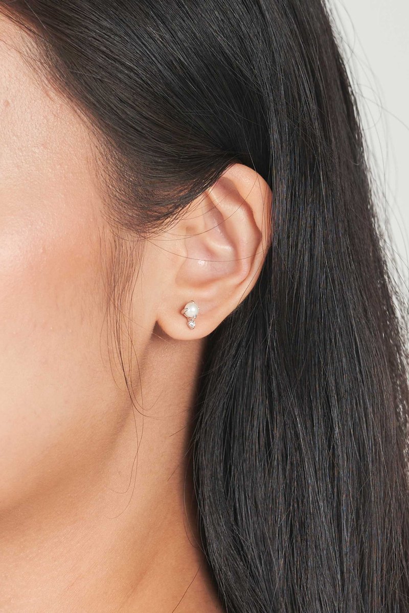 Ostrea White Gold Ear Studs with White Round Pearl & Diamond