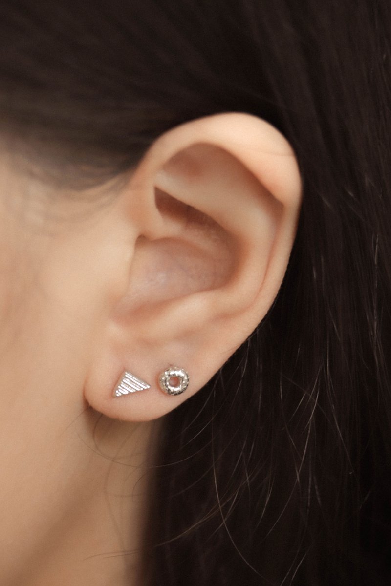 Deli Ear Studs in Silver