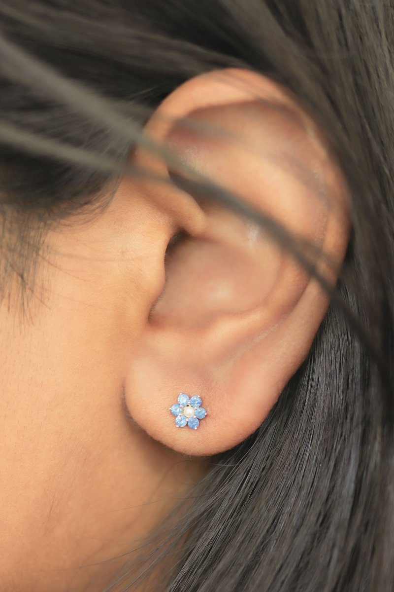 Daisy 14K White Gold Ear Studs with Blue Sapphire & Freshwater Pearl