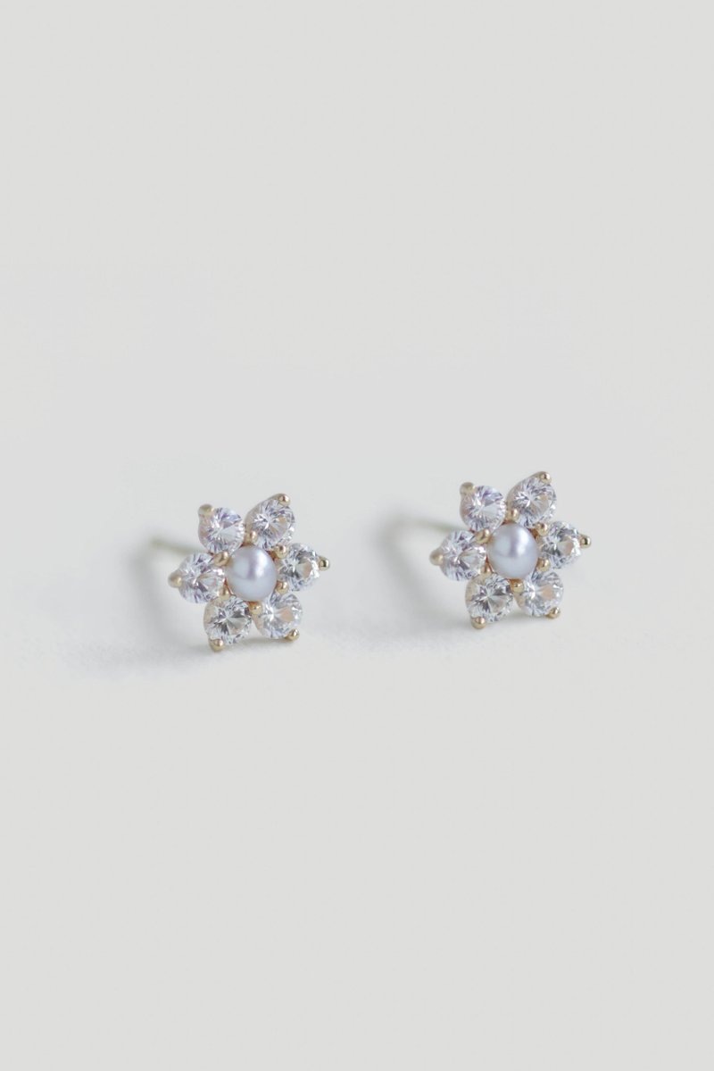 Daisy 14K Gold Ear Studs with White Sapphire & Freshwater Pearl