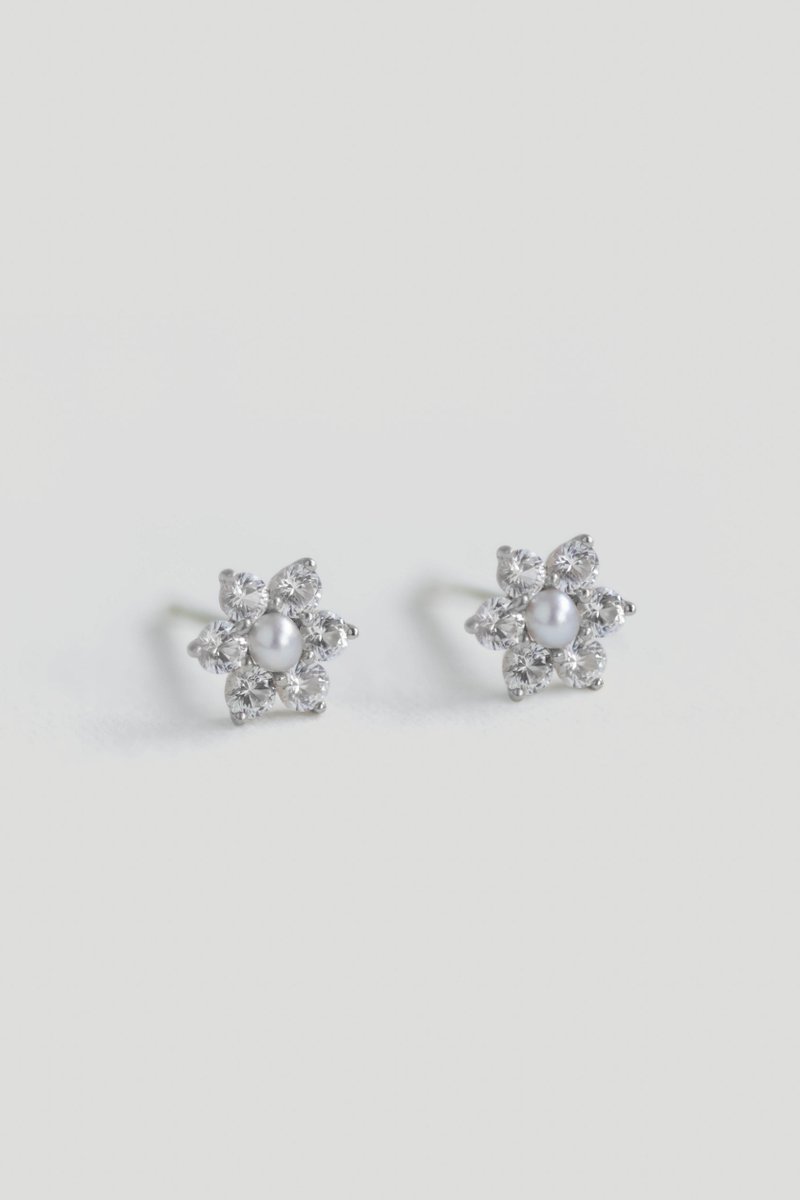 Daisy 14K White Gold Ear Studs with White Sapphire & Freshwater Pearl