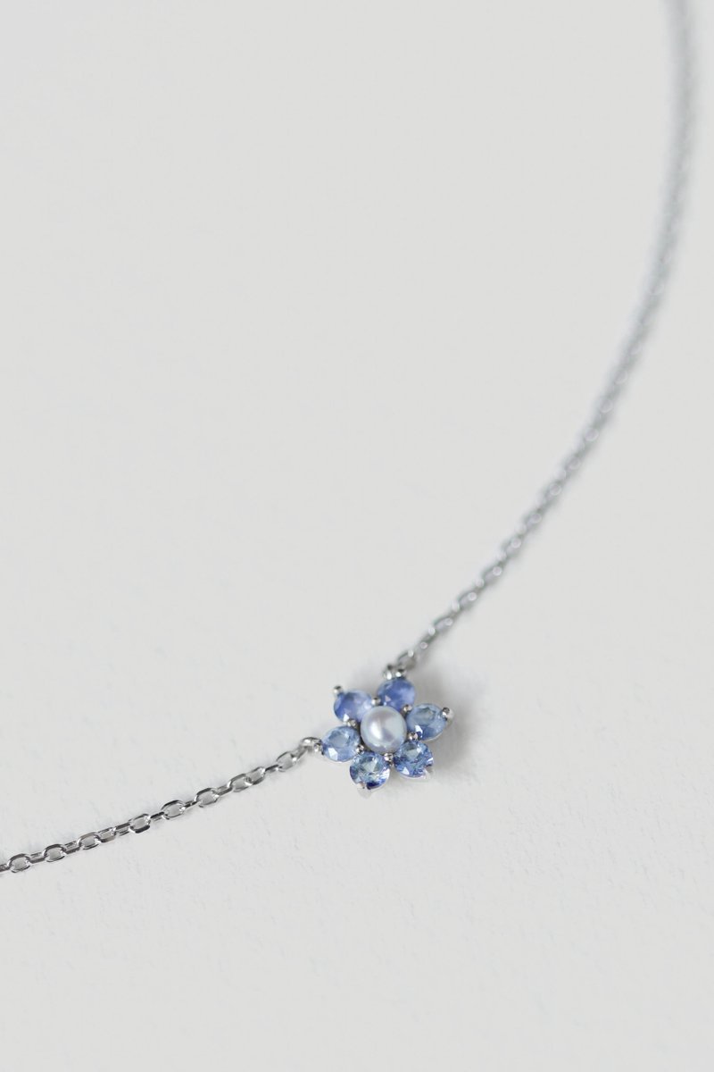 Daisy White Gold Necklace with Blue Sapphire and Freshwater Pearl