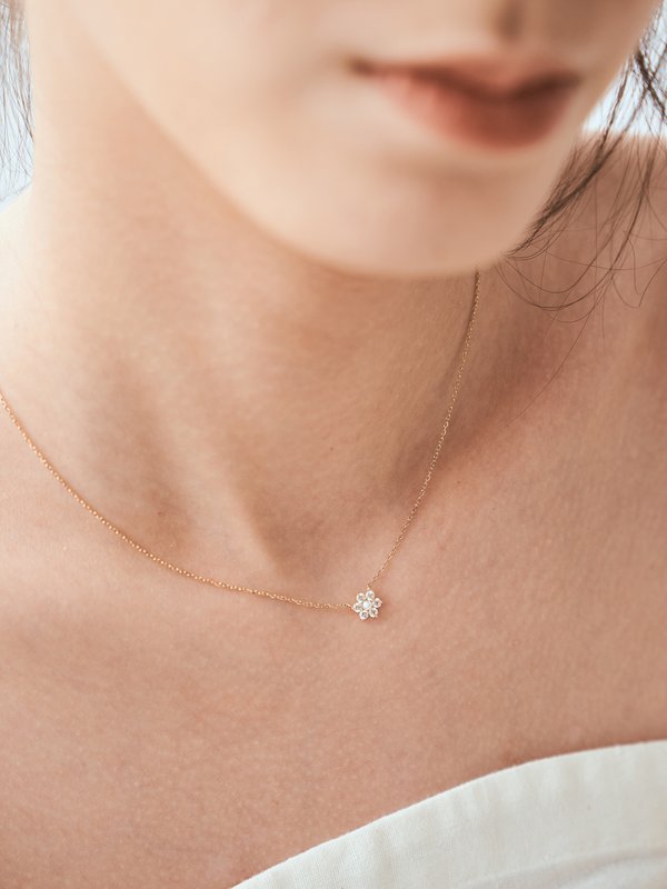 Daisy Necklace - White Sapphire & Freshwater Pearl in 14K Gold