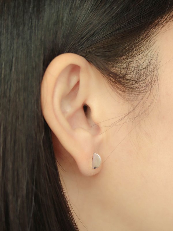 3D Crescent Ear Studs in Silver