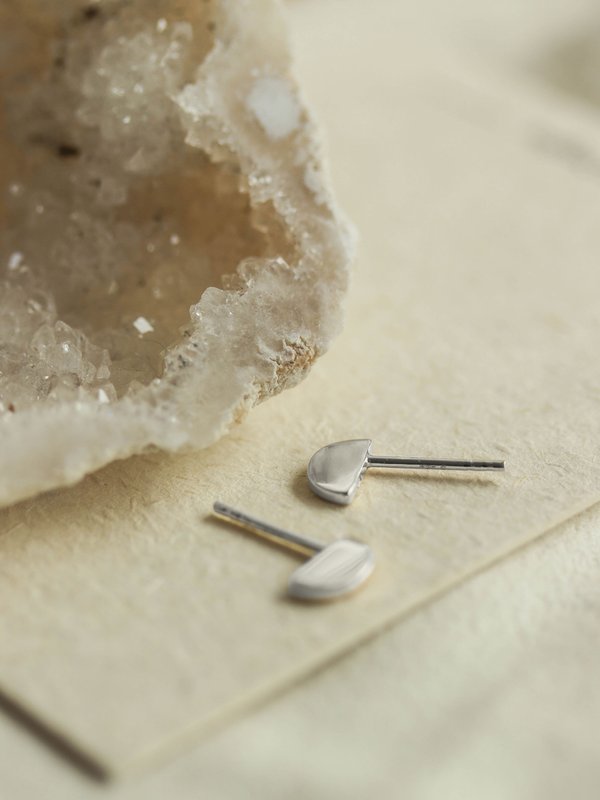 3D Crescent Ear Studs in Silver