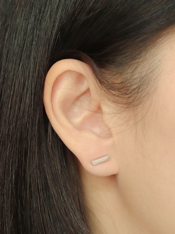 Linear Bar Ear Studs in Silver
