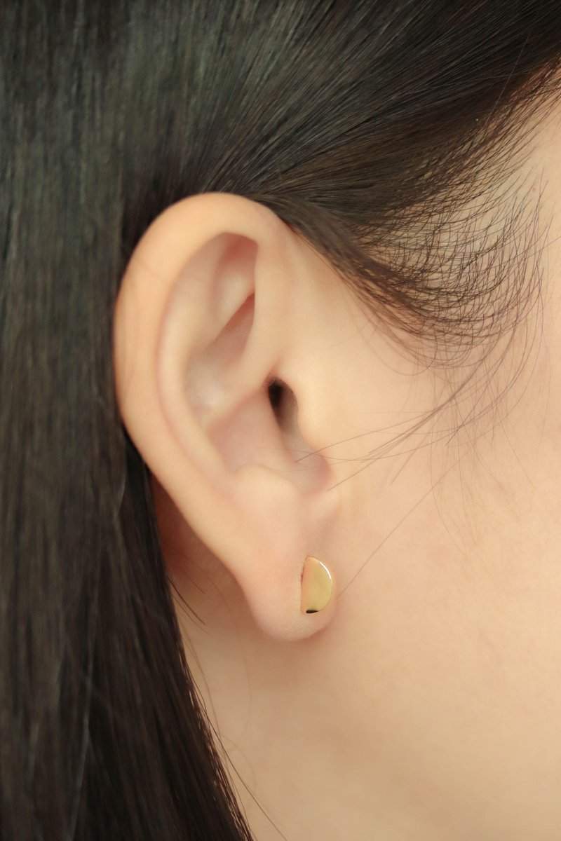 3D Crescent Gold Ear Studs