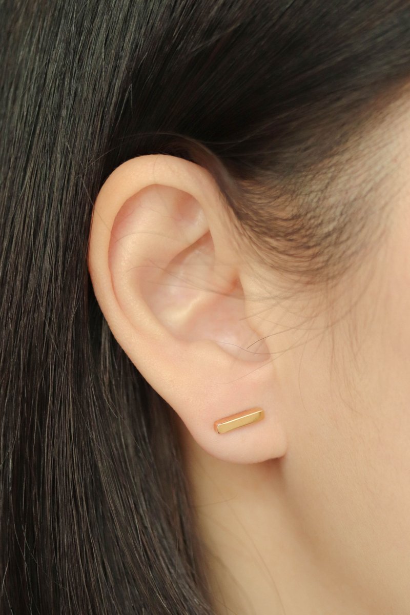 Linear Bar Gold Ear Studs
