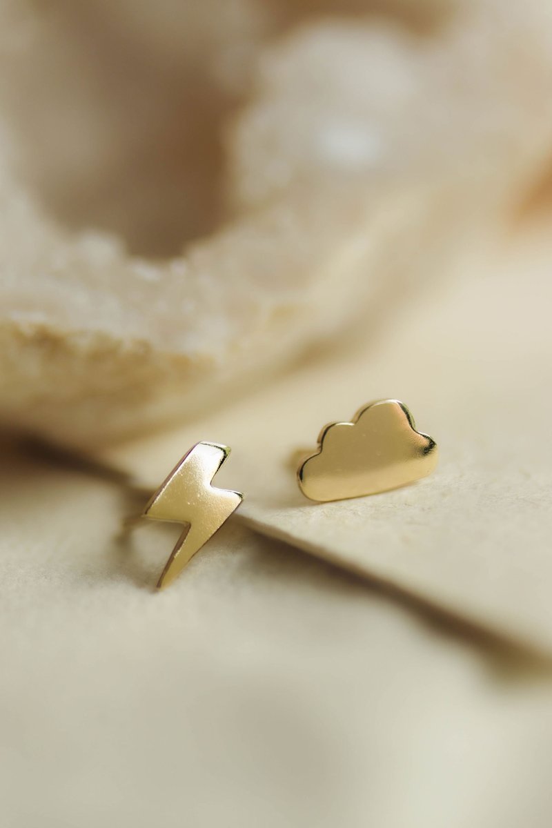 Weather Gold Ear Studs